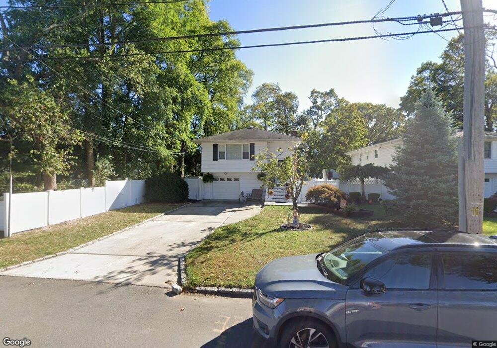 4 W Hemlock St, Islip, NY 11751 - photo 1