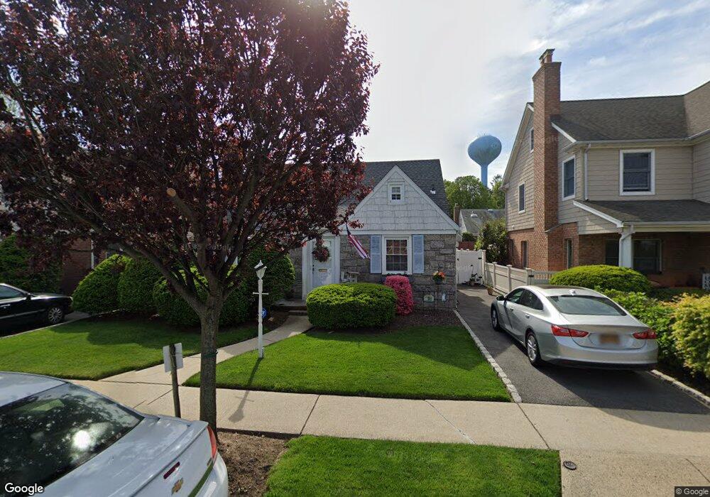 131 Euston Rd S, West Hempstead, NY 11552 - photo 1