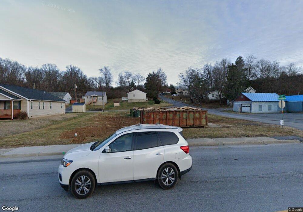 1400 N Delphine Ave, Waynesboro, VA 22980 - photo 1