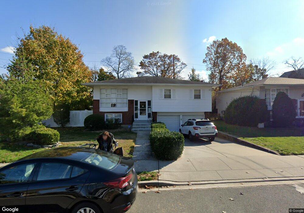 845 Woodmere Ct, Woodmere, NY 11598 - photo 1