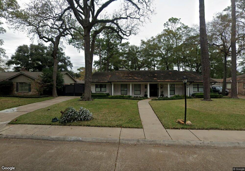 10018 Candlewood Dr, Houston, TX 77042 - photo 1