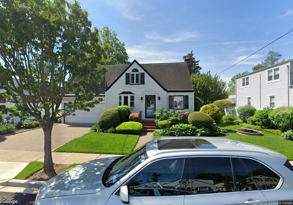 711 Ash St, Franklin Square, NY 11010 - photo 1