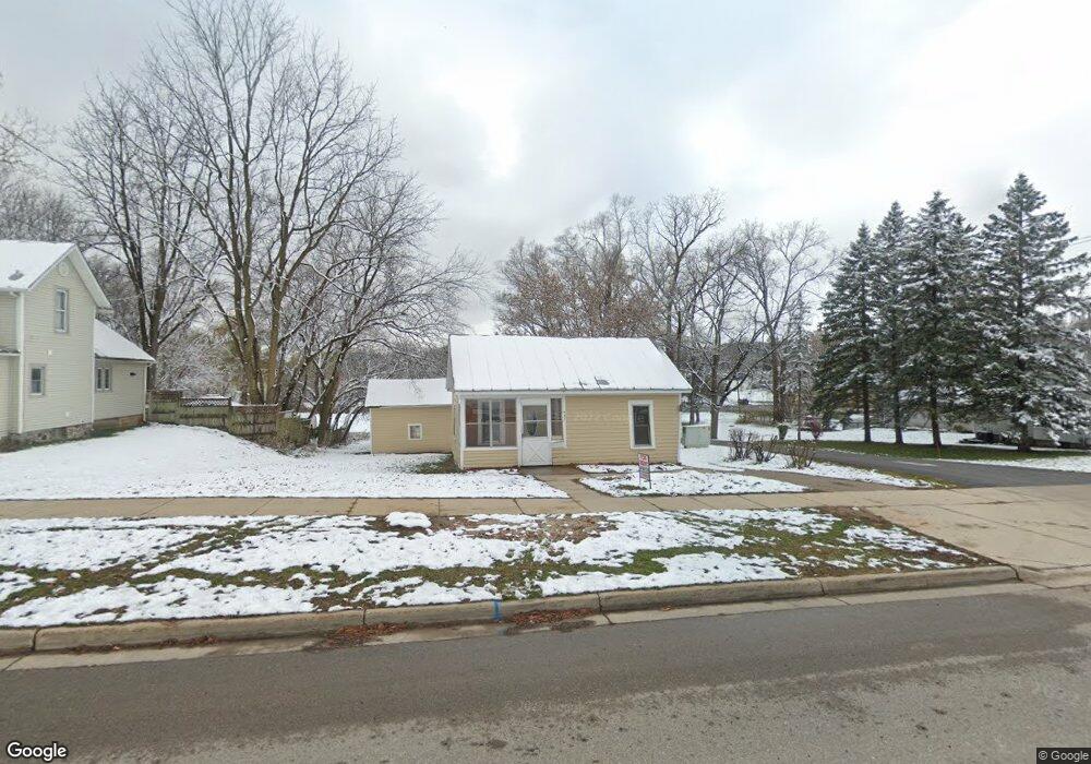537 N Jefferson St, Ionia, MI 48846 - photo 1