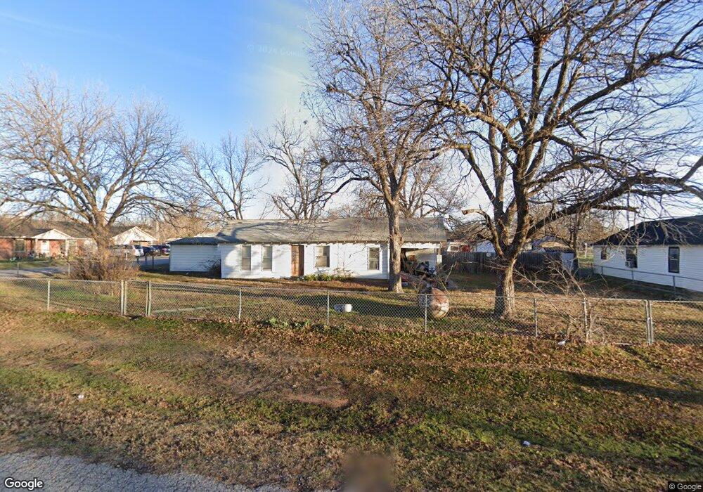 111 W E Ave, Cache, OK 73527 - photo 1