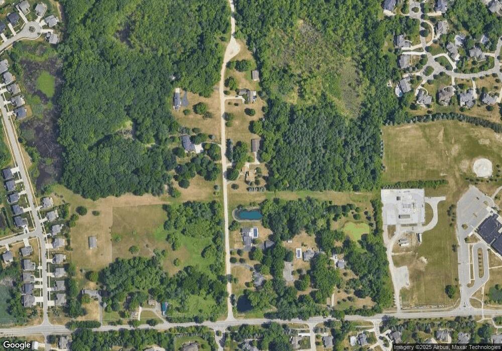 5795 Rolling Hills Dr, Rochester, MI 48306 - photo 1