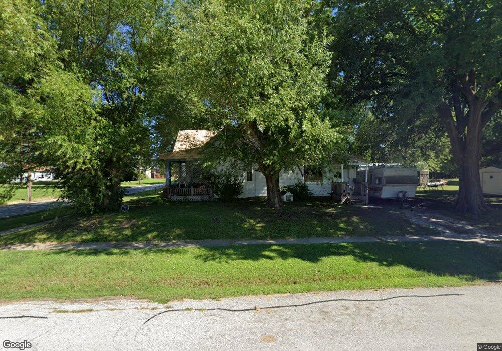 1127 Henry St, Moberly, MO 65270 - photo 1