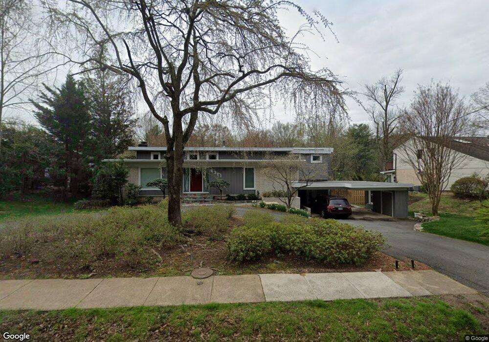 6311 Beachway Dr, Falls Church, VA 22044 - photo 1