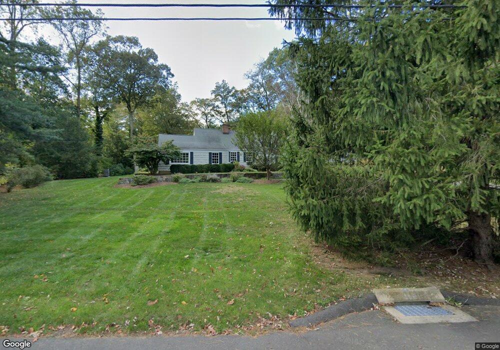 182 E Cross Rd, New Canaan, CT 06840 - photo 1