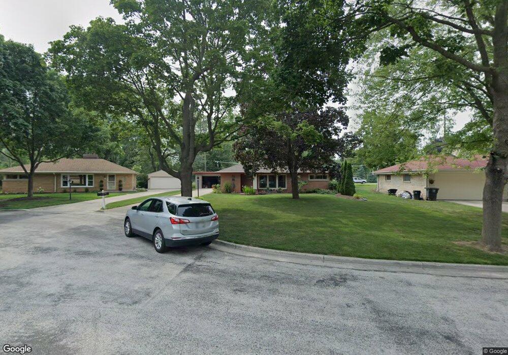 2115 Crestview Ct, Milwaukee, WI 53226 - photo 1