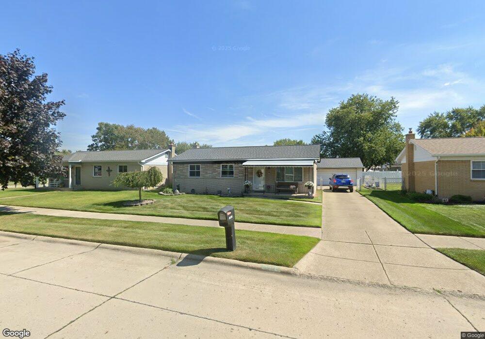 29912 Willow Pointe Dr, Roseville, MI 48066 - photo 1