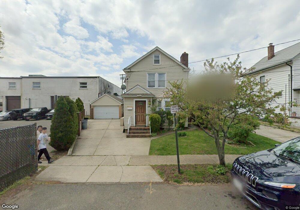 305 Schuster Ave, Mineola, NY 11501 - photo 1