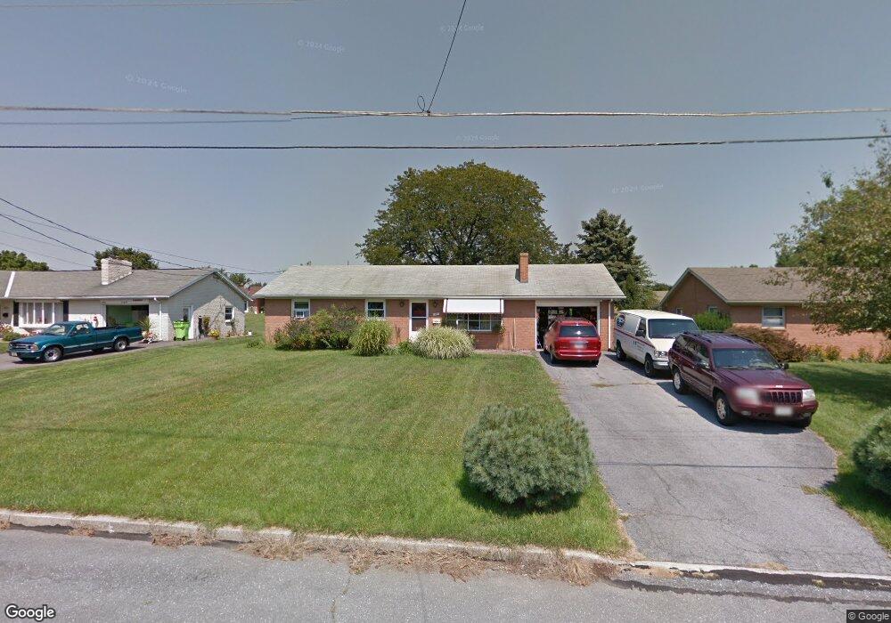 335 Wayburn St, Greencastle, PA 17225 - photo 1