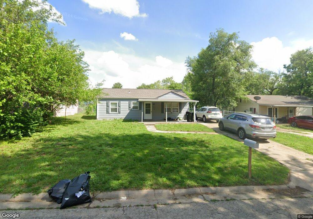 331 SE 34th St, Topeka, KS 66605 - photo 1