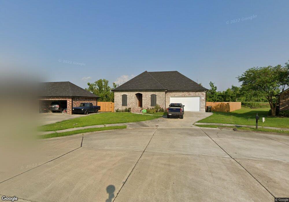 310 Mandalay Dr E, Houma, LA 70360 - photo 1