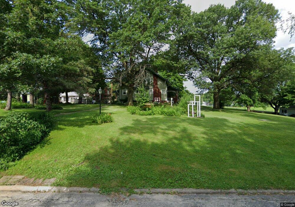 2406 Newport Dr SW, Cedar Rapids, IA 52404 - photo 1