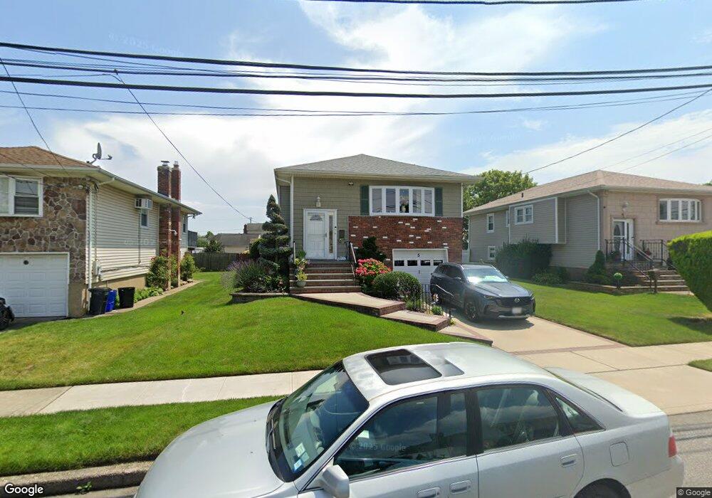 5 Laurel Rd, Freeport, NY 11520 - photo 1