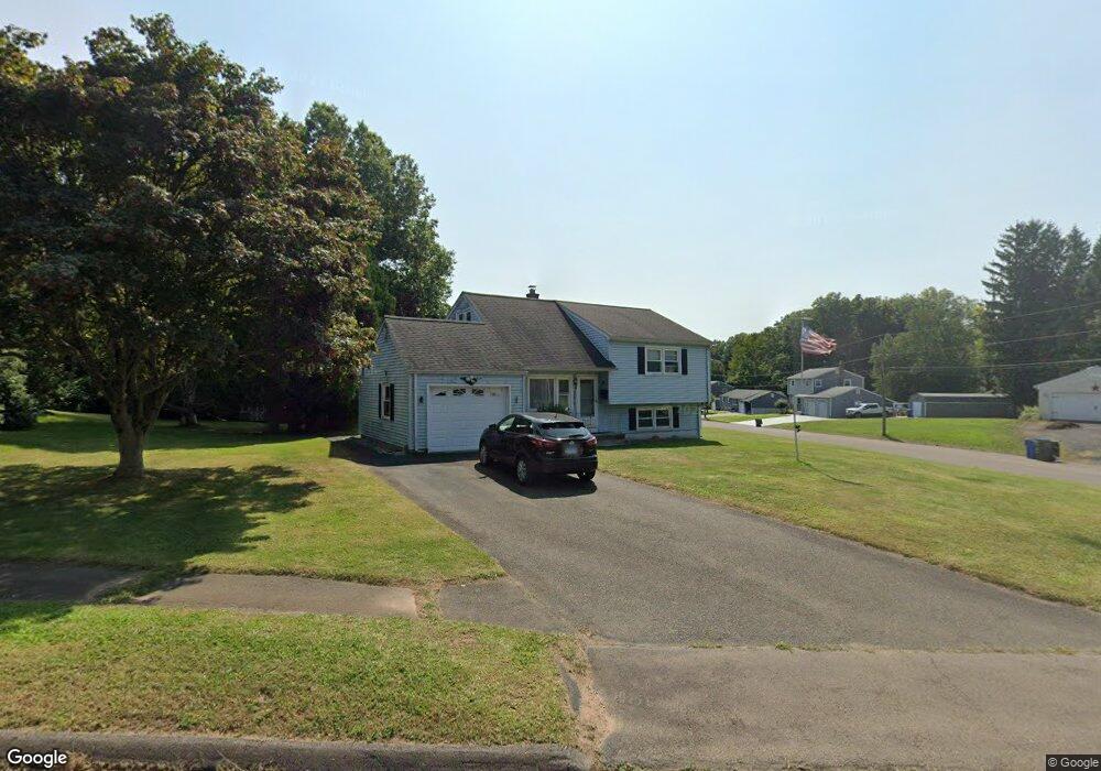 319 Hickory Cir, Middletown, CT 06457 - photo 1