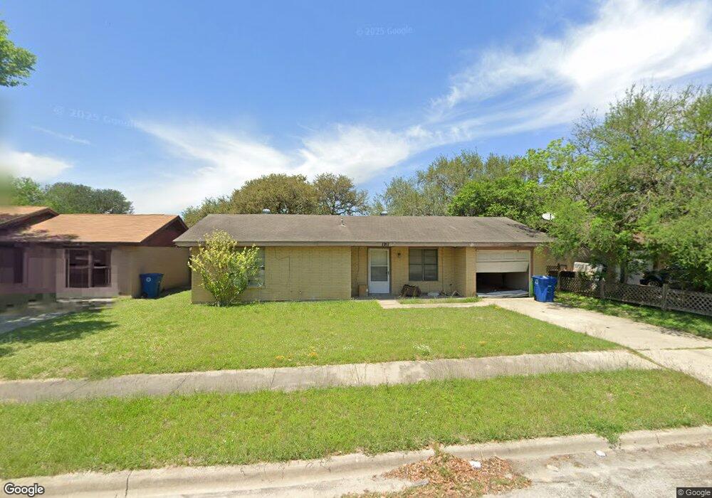 1211 Fairview Dr, Beeville, TX 78102 - photo 1