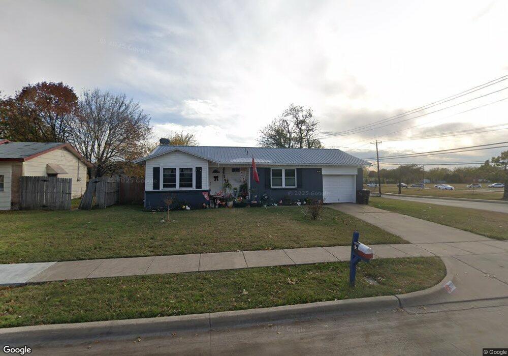 700 Tanglewood Dr, Hurst, TX 76053 - photo 1