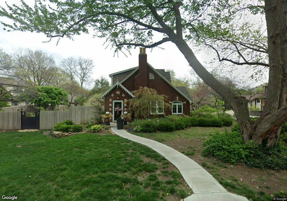 1352 SW Campbell Ave, Topeka, KS 66604 - photo 1