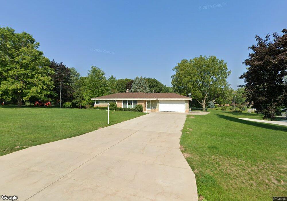 W226N165 Takoma Dr, Waukesha, WI 53186 - photo 1