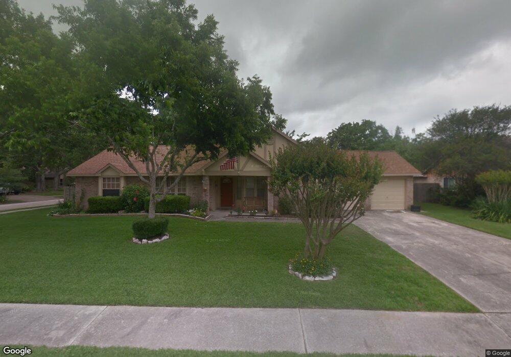 908 Sandringham Dr, Friendswood, TX 77546 - photo 1