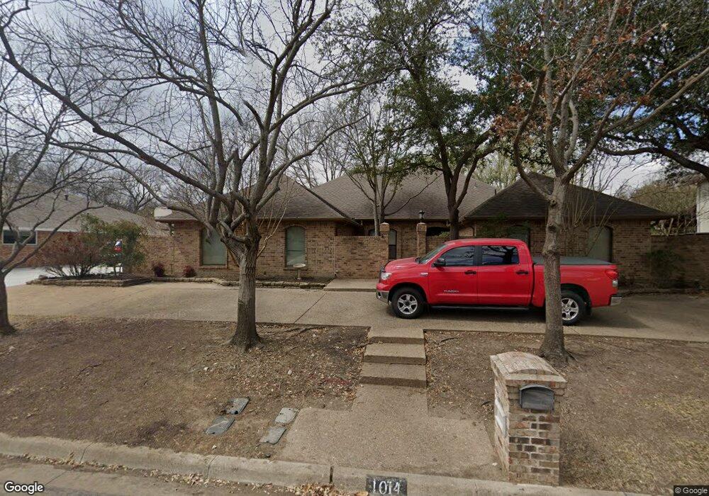 1014 Loch Lomond Dr, Arlington, TX 76012 - photo 1