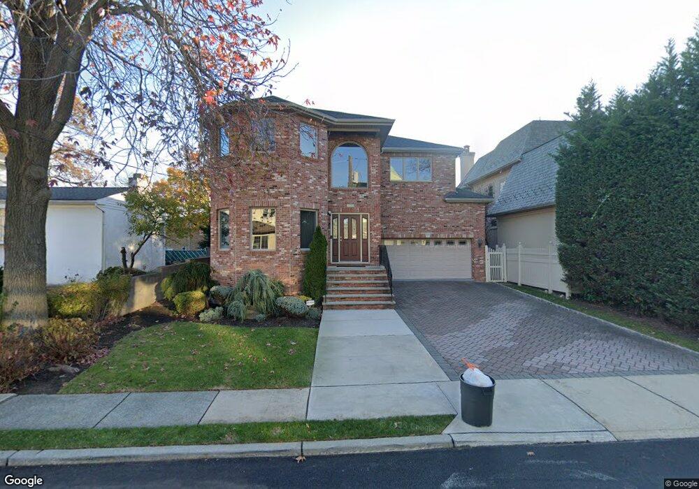 1056 Edgewood Ln, Fort Lee, NJ 07024 - photo 1