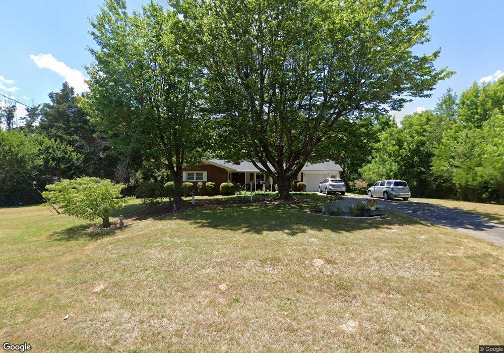1048 Lindale Dr, Asheboro, NC 27205 - photo 1