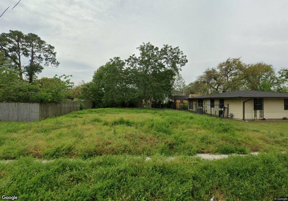 4910 Kendall Dr, New Orleans, LA 70126 - photo 1