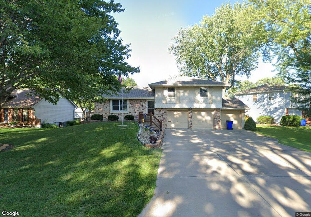 5717 Earnshaw St, Shawnee, KS 66216 - photo 1