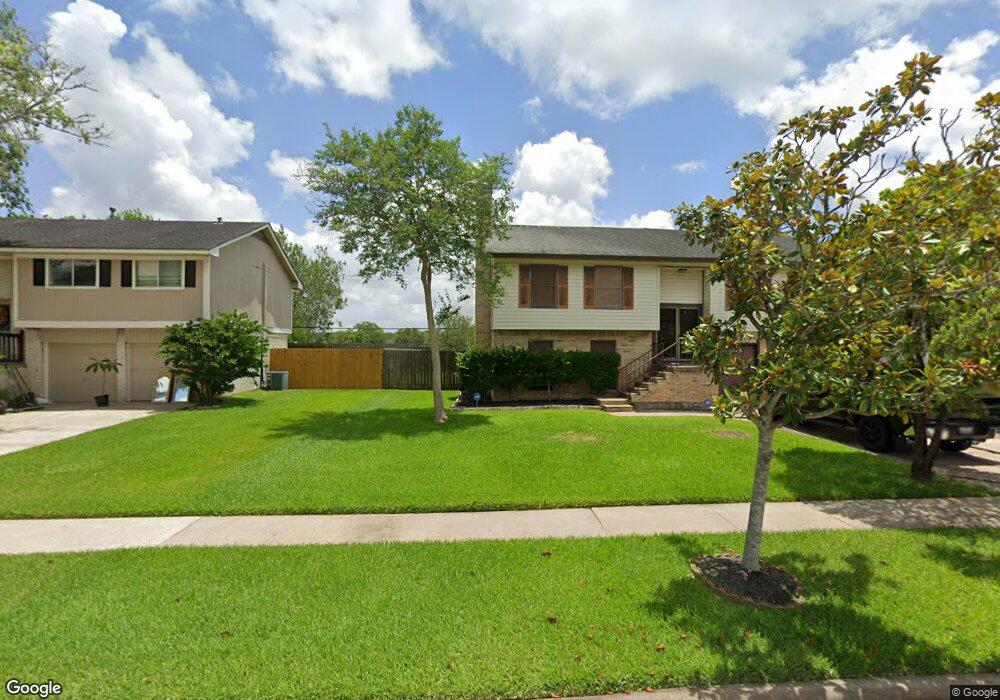 507 E Castle Harbour Dr, Friendswood, TX 77546 - photo 1