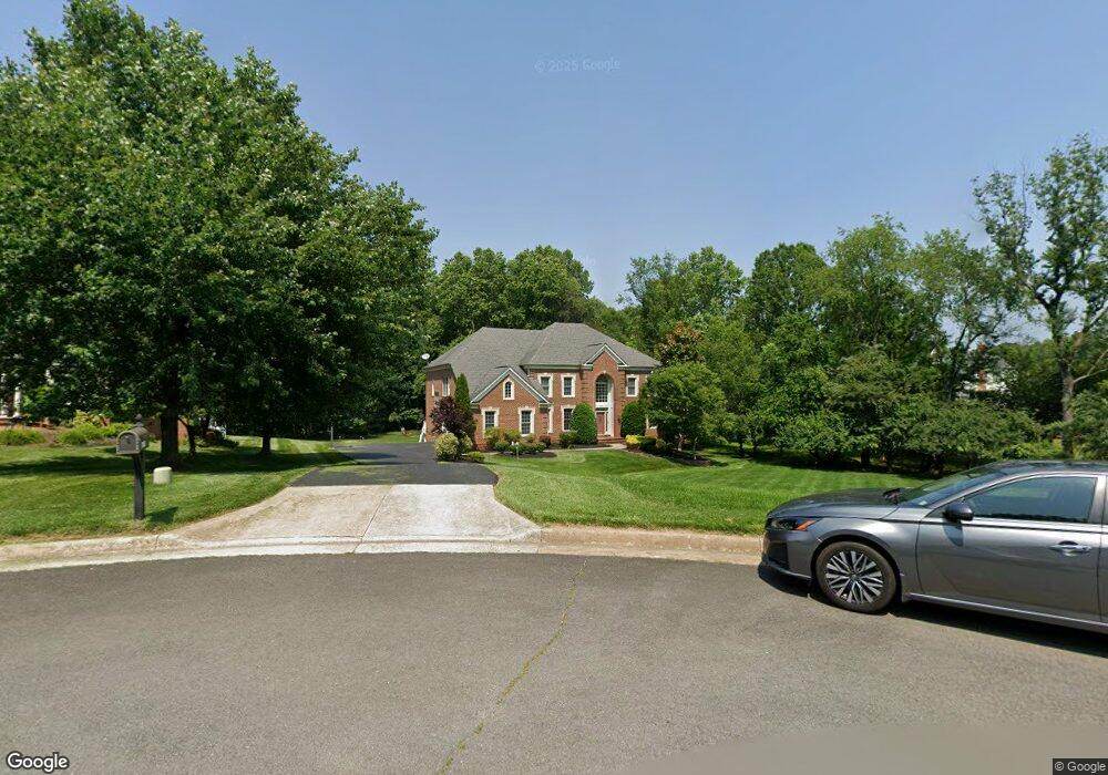 11016 Lance Ln, Oakton, VA 22124 - photo 1