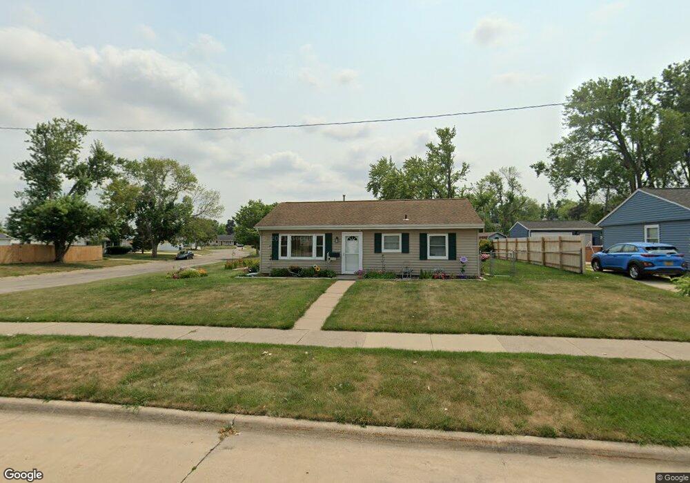1703 10th Ave SW, Cedar Rapids, IA 52404 - photo 1