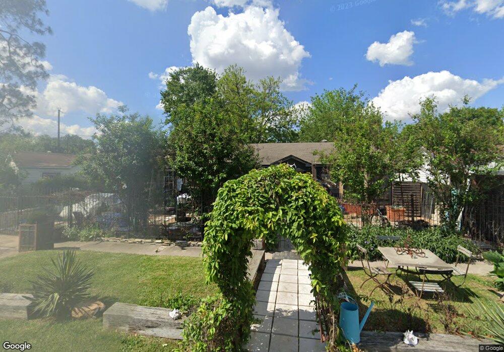 221 Lena Dr, Houston, TX 77022 - photo 1