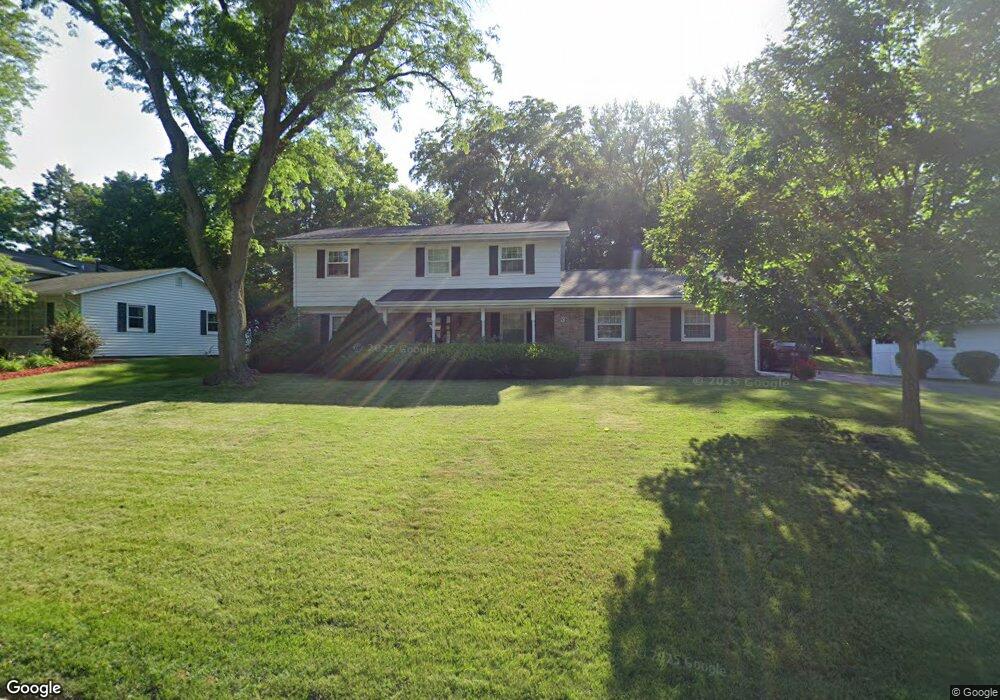 3 Oakbrook Dr, Bettendorf, IA 52722 - photo 1