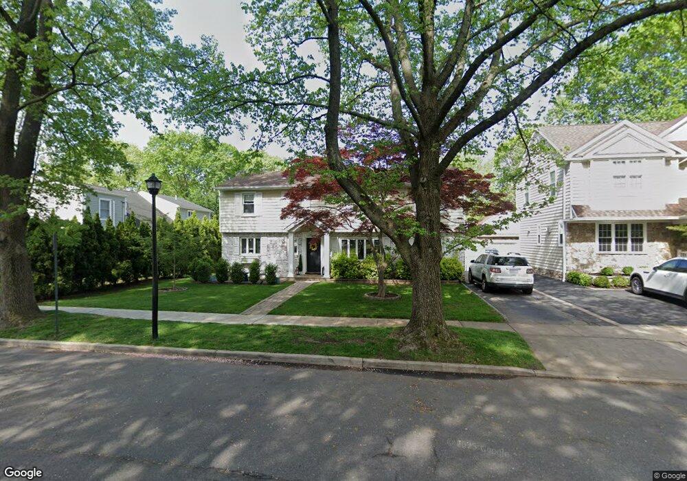 6 Plattsdale Rd, Garden City, NY 11530 - photo 1