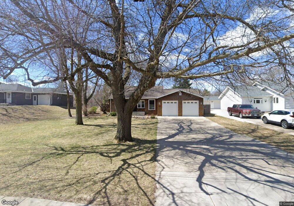 5142 Woodridge Rd, Minnetonka, MN 55345 - photo 1