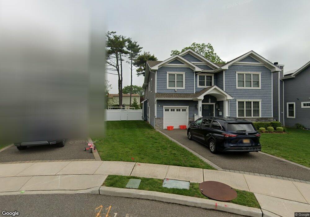 752 Paramount Ct, W. Hempstead, NY 11552 - photo 1