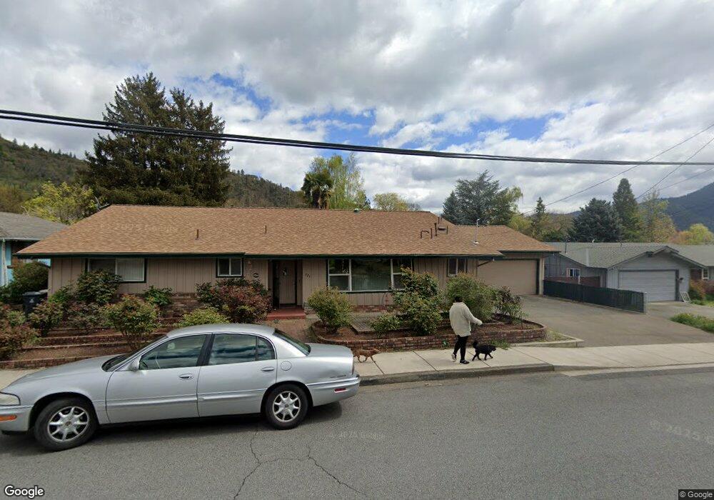 721 NE Beacon Dr, Grants Pass, OR 97526 - photo 1