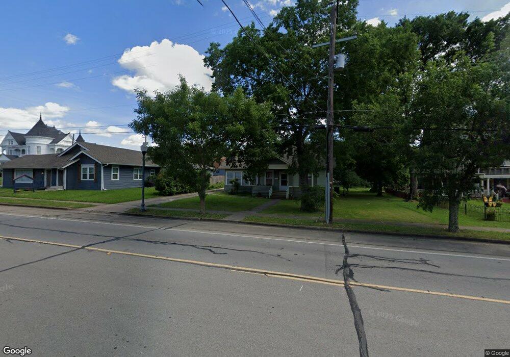 311 W Sam Rayburn Dr, Bonham, TX 75418 - photo 1