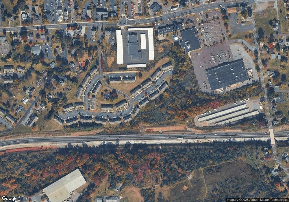 104 Oaktree Ct unit 104, Pottstown, PA 19464 - photo 1