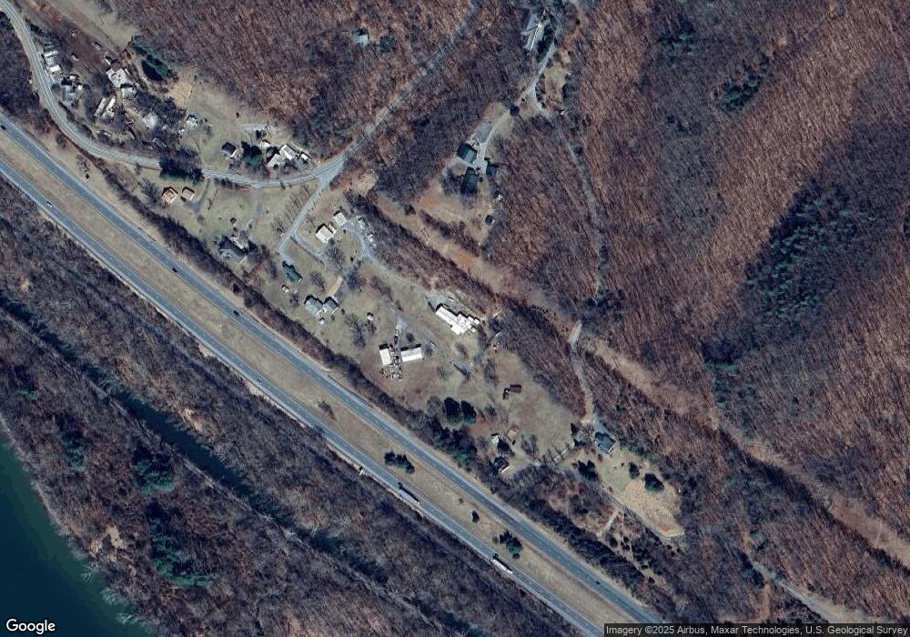 13328 Millstone Cir, Hancock, MD 21750 - photo 1