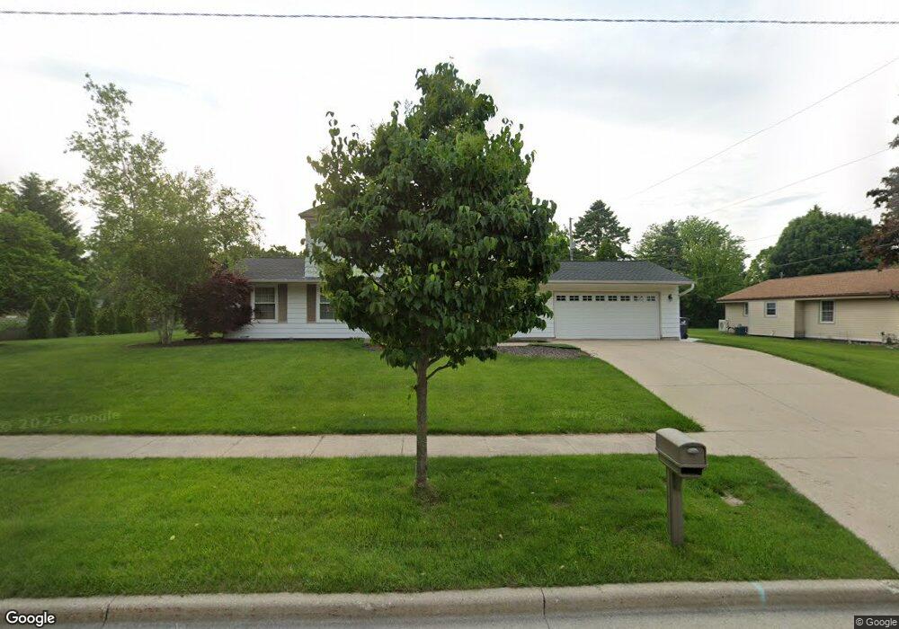 2212 Saratoga Rd, Waukesha, WI 53186 - photo 1