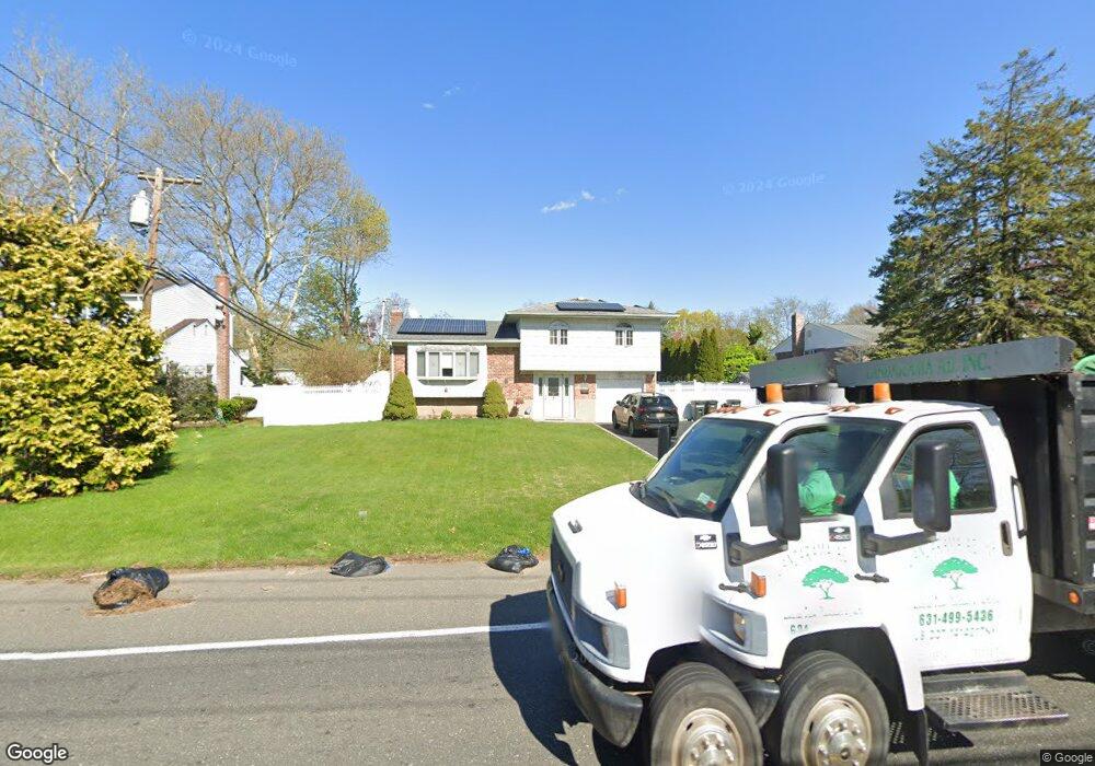 352 Townline Rd, ComMacK, NY 11725 - photo 1