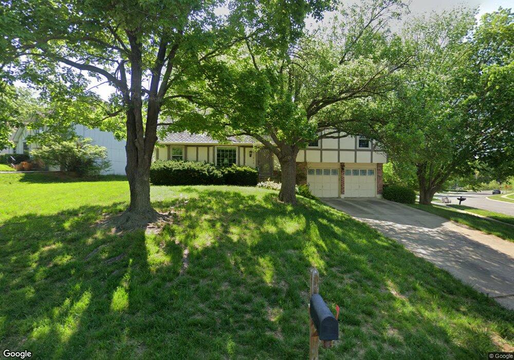 10413 Westgate St, Lenexa, KS 66215 - photo 1