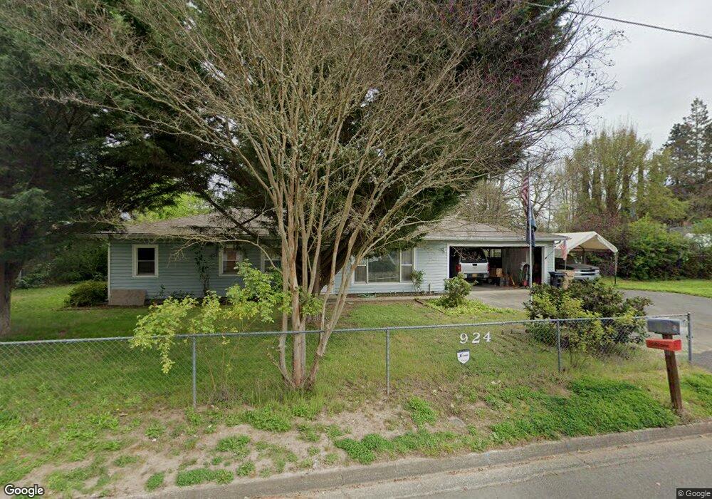924 SE N St, Grants Pass, OR 97526 - photo 1