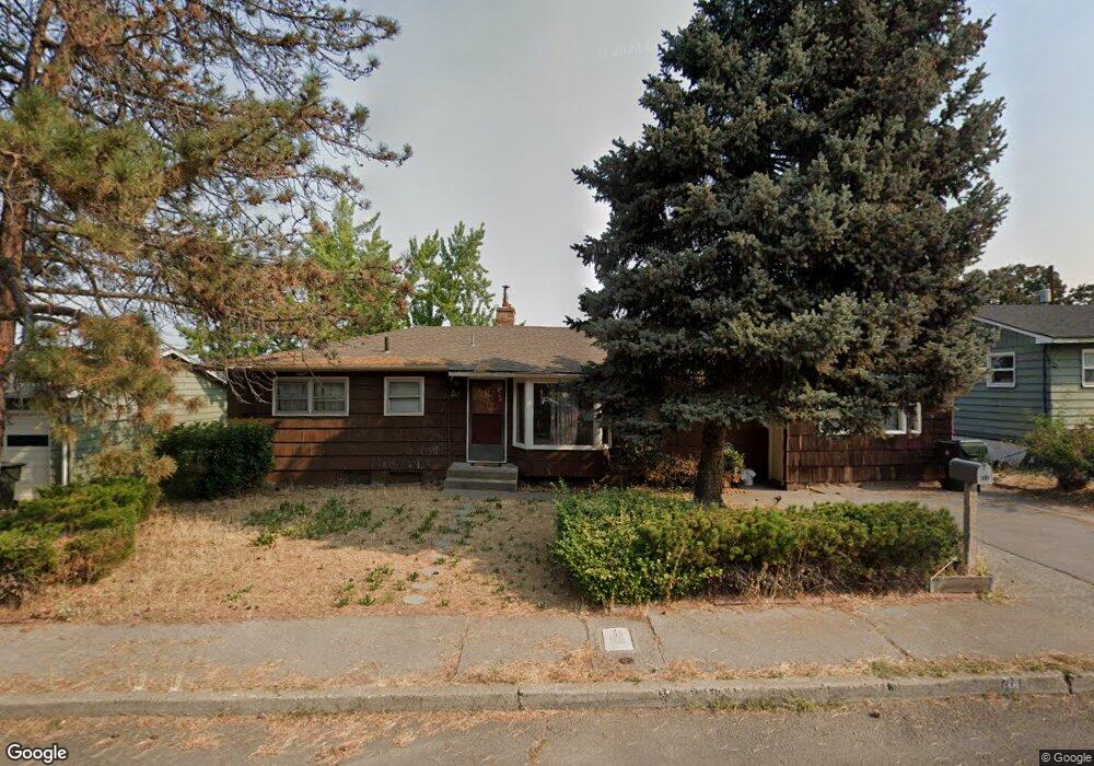 611 E 17th St, the Dalles, OR 97058 - photo 1