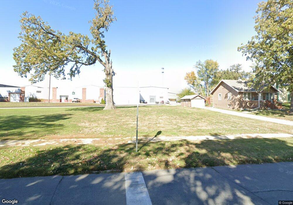 308 N 8th Ave E, Newton, IA 50208 - photo 1