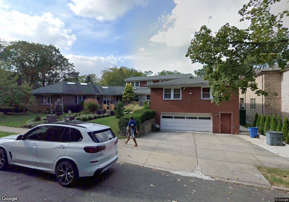 188-65 Avon Rd, Hollis, NY 11423 - photo 1